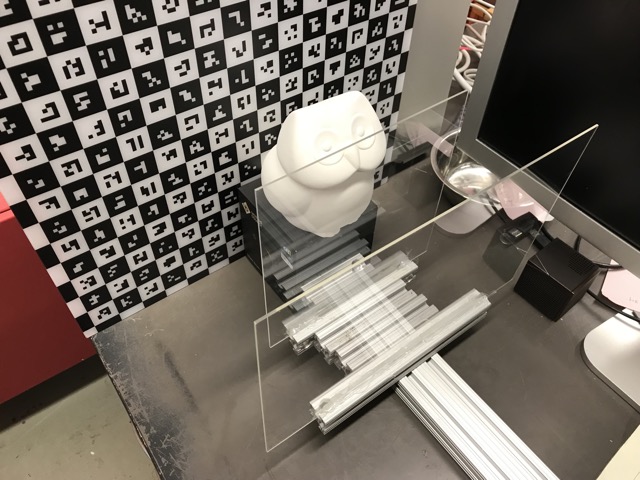 Rig used for measuring multipath interference caused by transparent layers